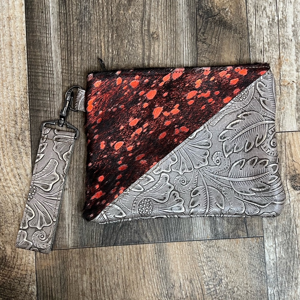 Women’s Leather Clutch/Wristlet • NWOT